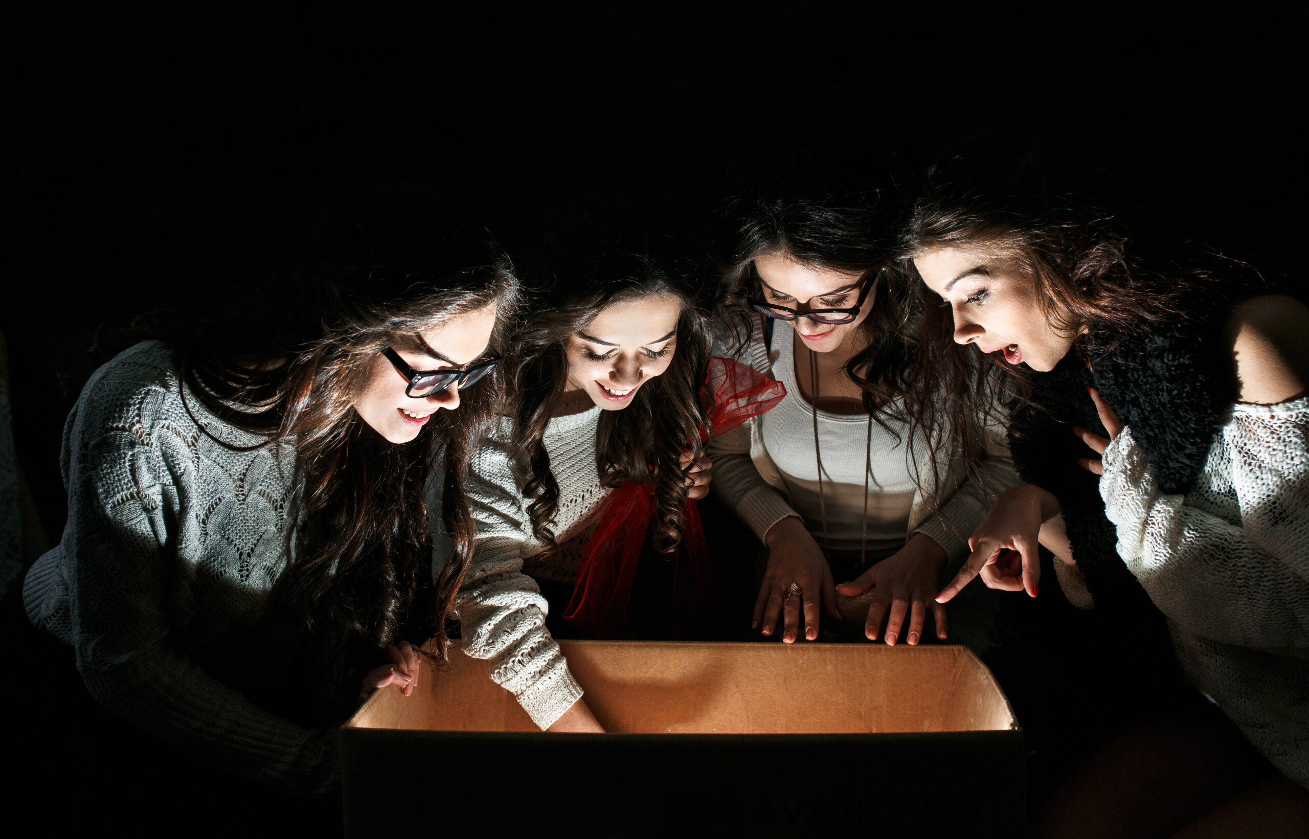 Discover what an escape room is, how escape rooms work, and why they are one of the world’s most popular team activities for friends, families, and businesses.